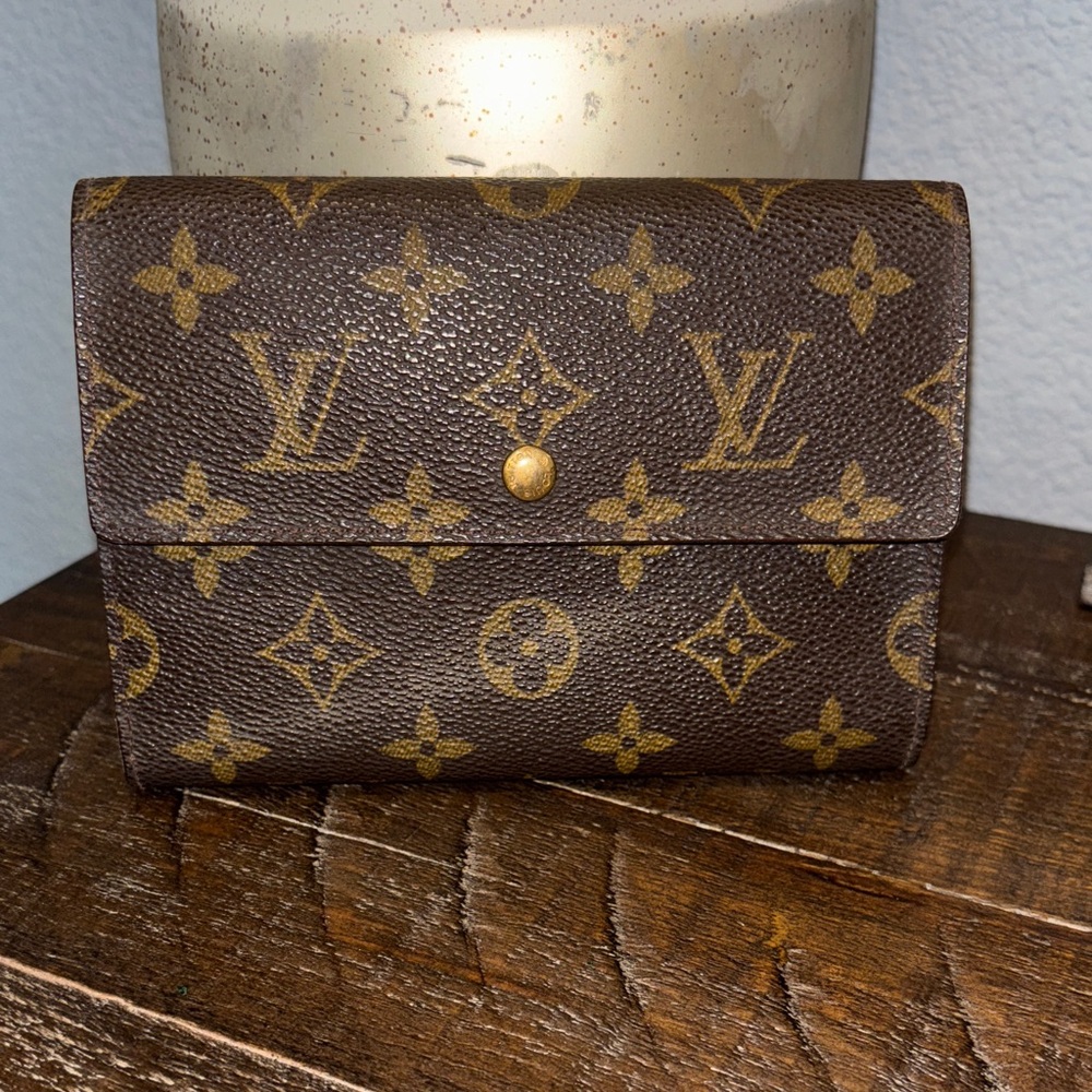 Authentic Louis Vuitton Monogram Trifold GM Wallet - Picture 6 of 16